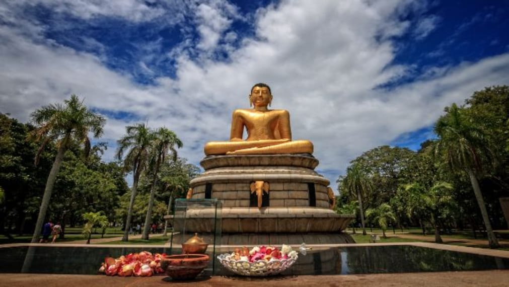 Viharamahadevi Park_4